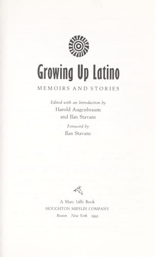 Tapa de Growing up Latino