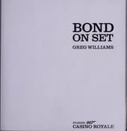 Tapa de Bond on set