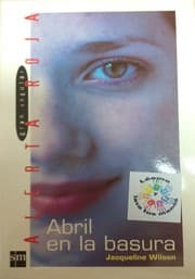 Tapa de Abril En La Basura