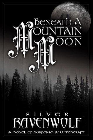 Tapa de Beneath A Mountain Moon