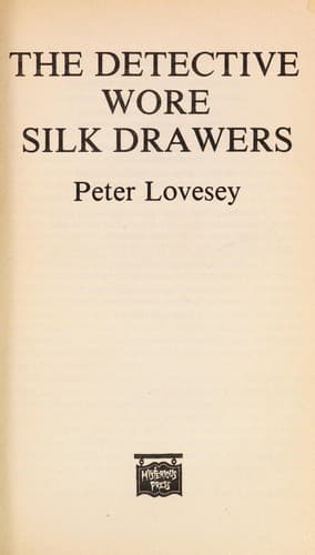 Tapa de The detective wore silk drawers