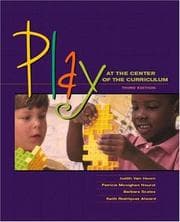 Tapa de Play at the center of the curriculum