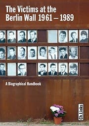 Tapa de The Victims at the Berlin Wall, 1961-1989: A Biographical Handbook. Hans-Hermann Hertle, Maria Nooke
