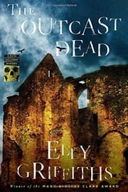 Tapa de The Outcast Dead (Ruth Galloway Mysteries)
