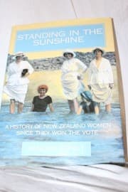 Tapa de Standing in the sunshine