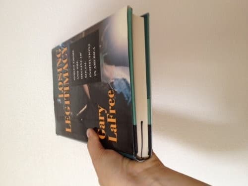 Tapa de Losing legitimacy
