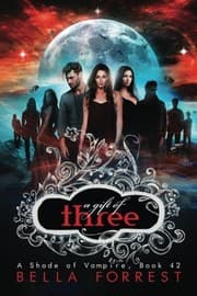 Tapa de A Shade of Vampire 42: A Gift of Three (Volume 42)