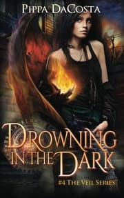 Tapa de Drowning In The Dark: #4 The Veil Series (Volume 4)