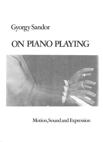 Tapa de On piano playing