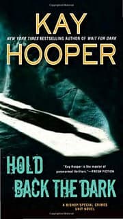 Tapa de Hold back the dark