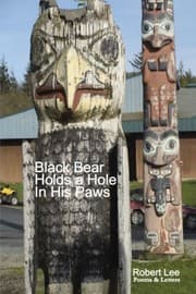 Tapa de Black Bear Holds a Hole in His Paws