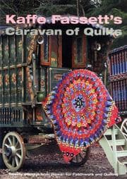 Tapa de Kaffe Fassett's caravan of quilts