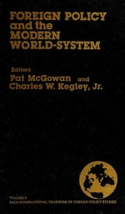Tapa de Foreign policy and the modern world-system