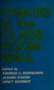 Tapa de Cracks in the classroom wall