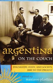 Tapa de Argentina on the couch