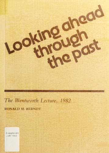 Tapa de Looking ahead through the past
