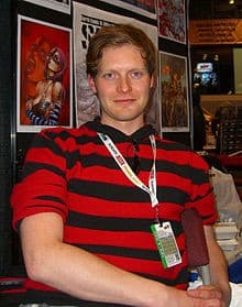 Retrato de Simon Spurrier