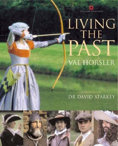 Tapa de Living the Past