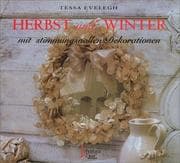 Tapa de Herbst und Winter mit stimmungsvollen Dekorationen.