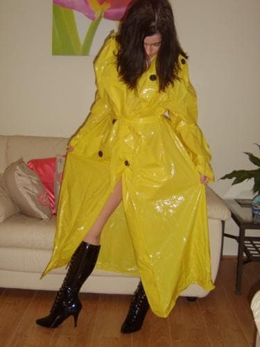 Tapa de Plastic Raincoat (Our Clothes)