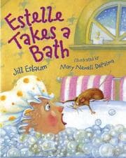 Tapa de Estelle takes a bath