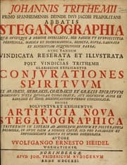 Tapa de Johannis Trithemii primo Spanheimensis deinde divi Jacobi Peapolitani abbatis Steganographia qvæ hvcvsqve a nemine intellecta, sed passim vt svpposititia, perniciosa, magica et necromantica, reiecta, elvsa, damnata et sententiam inqvisitionis passa; nvnc tandem vindicata, reserata et illvstrata vbi post vindicias Trithemii clarissime explicantvr conjvrationes spiritvvm ... Deinde solvvntvr et exhibentvr artificia nova steganographica a Trithemio in literis ad Arnoldvm Bostivm et Polygraphia promissa, in hvnc diem a nemine capta, sed pro paradoxis et impossibilibvs habita et svmme desiderata