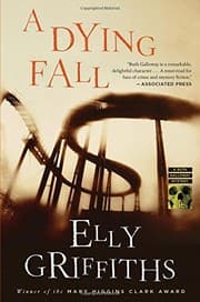 Tapa de A Dying Fall: A Ruth Galloway Mystery (Ruth Galloway Mysteries)